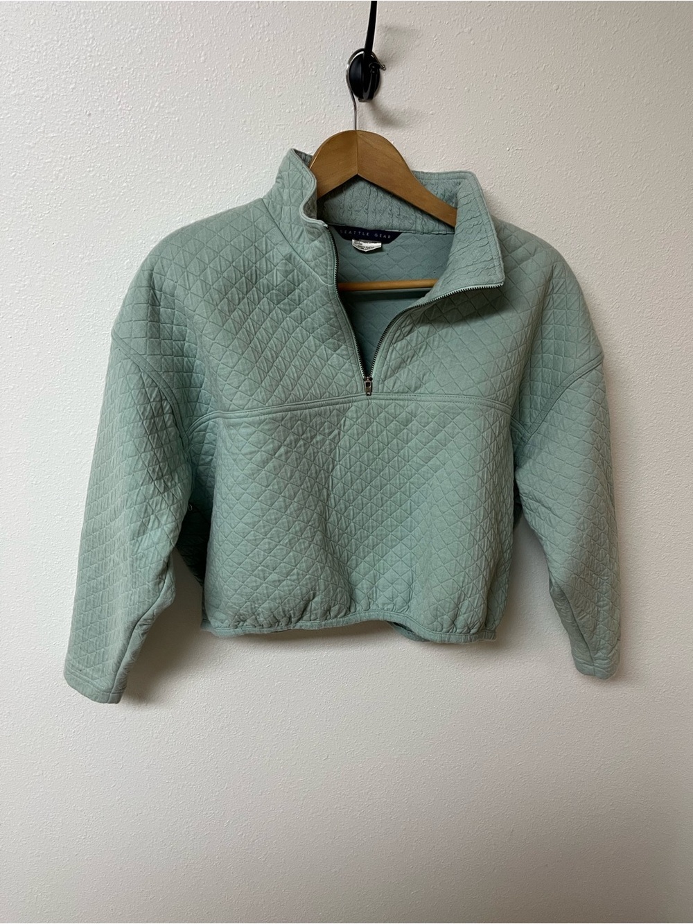 Seattle Gear quilted quarter zip cotton top women’s size M